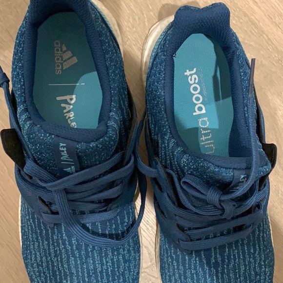 Adidas UltraBoost Parlay Size 9 - Picture 3 of 3